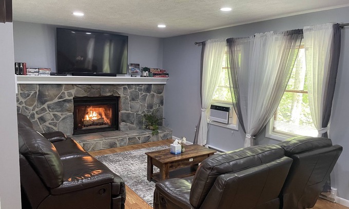 Pocono Lake House | š¦Nature inā„ļøof Poconosā”Fast Internet# Sauna#Playground#BBQ#š