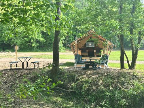 Newport Other | Nature Retreat Cozy tentHVACSpa Bath