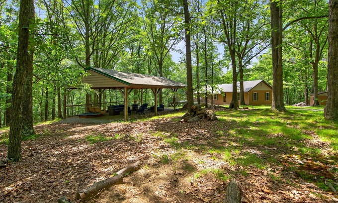 South Fork Ski Chalet | Nature Retreat w/Hot Tub, Fire Pit & Outdoor Fun!