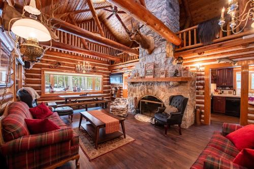 Mayfield Villa | Natures Beauty at Forks River 1BDR with Loft Lodge 8895