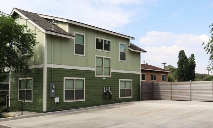 Southside House | NAU / Downtown Steps Away Perfect for Longer stays