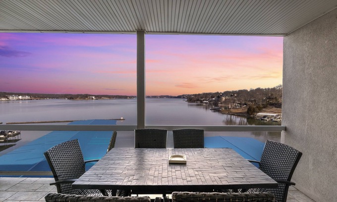 Osage Beach Condo | Nautical-Inspired Lakefront Unit w/Awesome Views