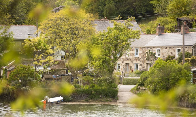 Port Navas Cottage | Navas Nook, Dog Friendly Waterfront Cottage