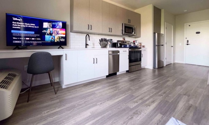 Boise Apartment | Navy Nights & Scenic Feels | Sleek Studio Stay