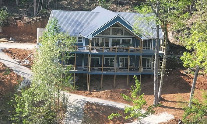 La Follette House | nBRAND NEW BEAUTIFUL LAKE FRONT HOME