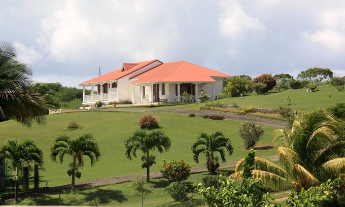 Sainte-Anne Apartment | N°E7ZXTF- SYMPATHIC APT. in BEAUTIFUL VILLA 200M Beach