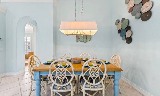 Naples Park Apartment | Neapolitan Remodeled Chic Home/Pool/Animal-Friendly/Walk to Vanderbilt Beach!
