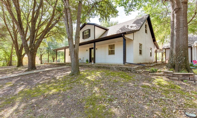 Carolyn Estates House | Near Cedar Creek Lake: Pet-Friendly Home w/Yard!