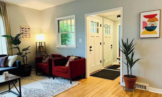 Folsom's Addition House | Near downtown Bright Cheerful Happy | Three Maples