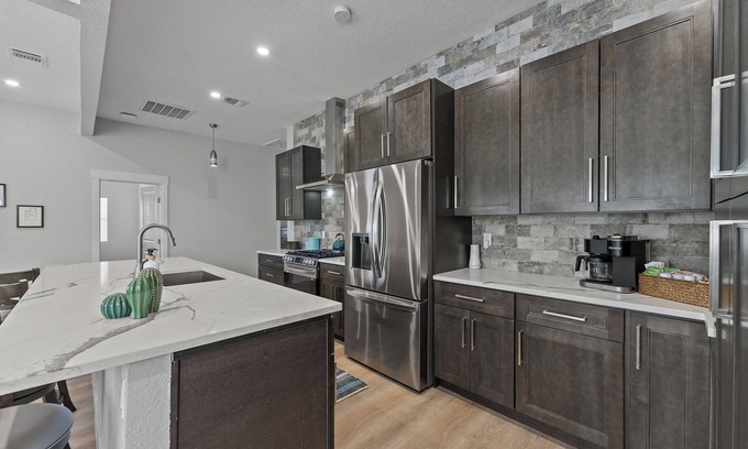 Downtown San Antonio House | Near Downtown + River Walk + Alamo | WiFi | Yard