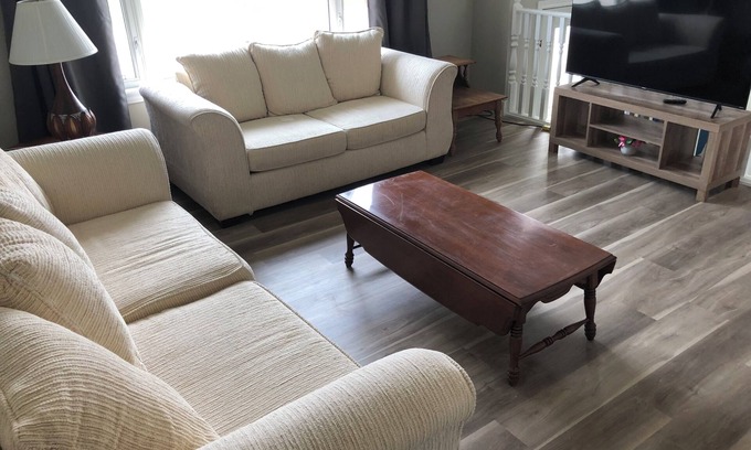 Hinton House | Near Jasper Park Gates, fully furnished home great for large groups. 6 beds.