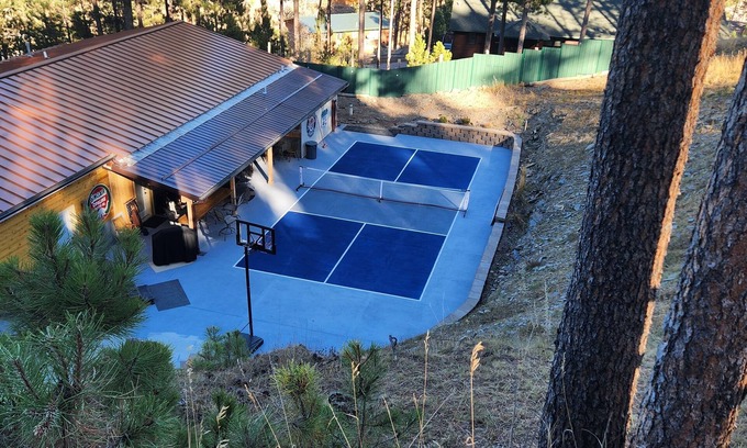 Hill City Cabin | Near Mt Rushmore, Crazy Horse & Custer State Park Hot Tub Pickle Ball Court
