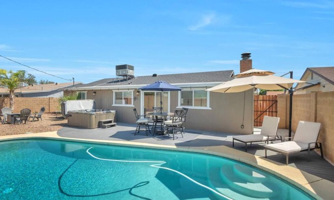 New Papago Parkway House | Near Old Town Scottsdale's Shopping, Dining & Golf, Private Heated Pool, Shuffle Board & Pool Table!