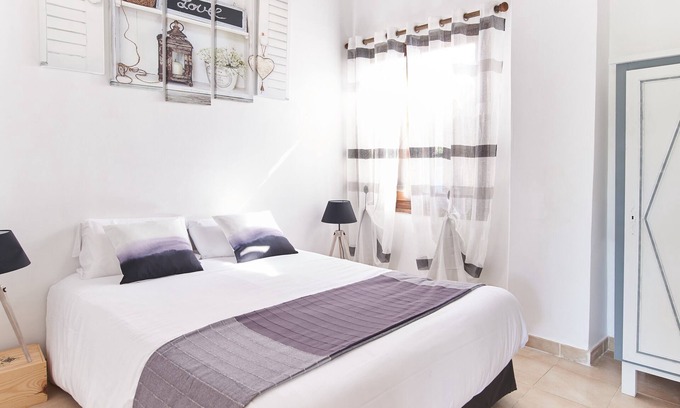 Montagnac Cottage | Near Pezenas - Cottage sleeps 8 in a vineyard of the 17th