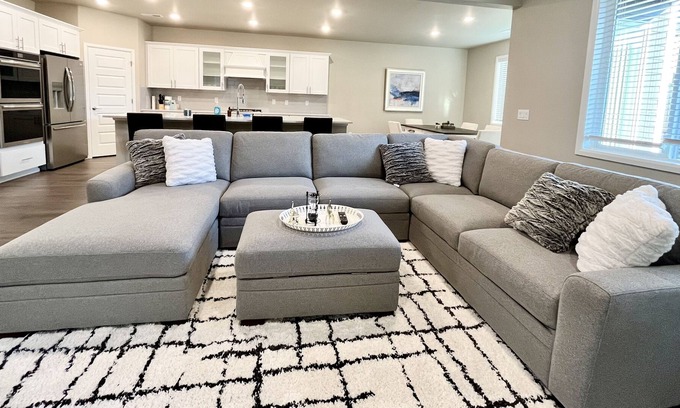 Kent House | [Near Seattle and Airport] Beautiful 4BR New Home for Up to 12 People