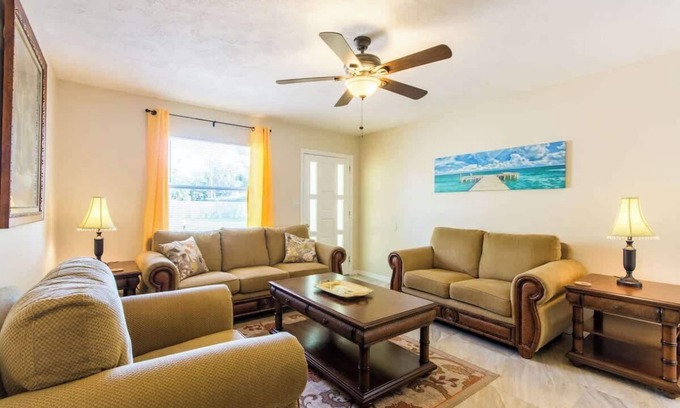 Southgate House | Near Siesta Key - single story pet friendly