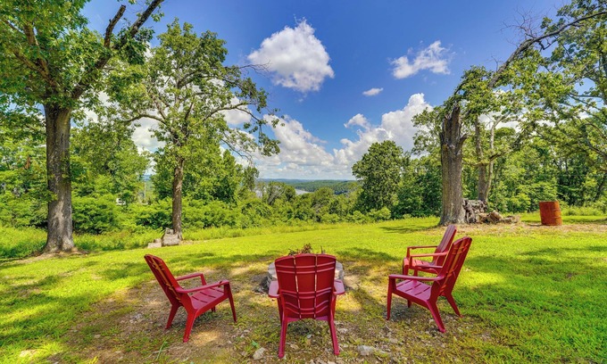 Golden House | Near Table Rock Lake: Family Home w/Deck & Views