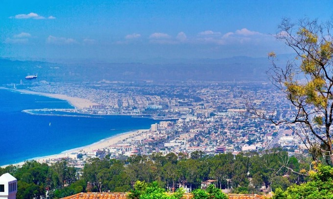 Torrance House | Near the 405, 110, and 91 Freeways | Ready for Family Stay | Free Onsite Parking