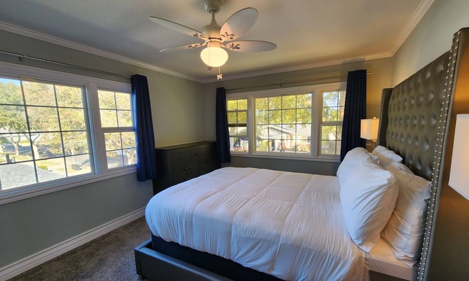 Harbor House | Near the beach and central located!