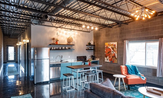 Sheridan House | Nelson Inn - The Four Top, 202