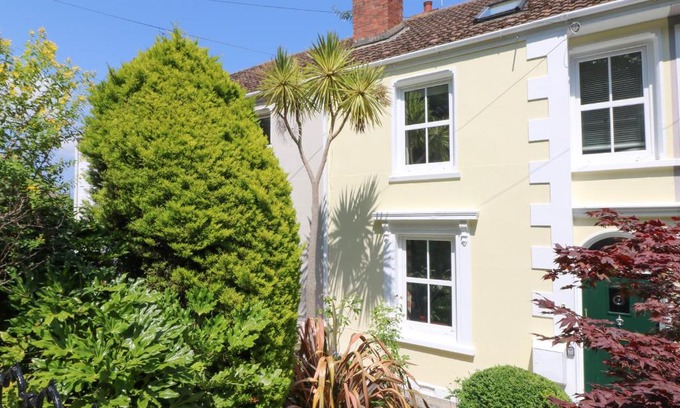 Mylor Churchtown House | Neptune