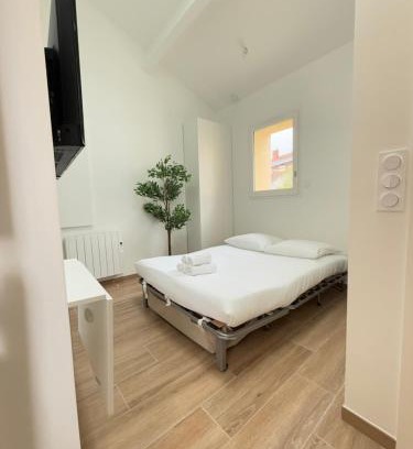 Auteuil Apartment | Nest by Eiffel Tower and Roland Garros