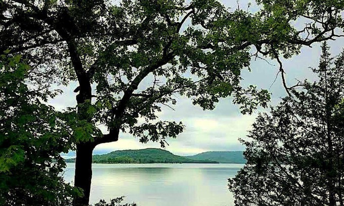 Sylvan Shores House | Nestle Inn Cottage, Lovely One Level Lake Cottage with Treehouse Feel