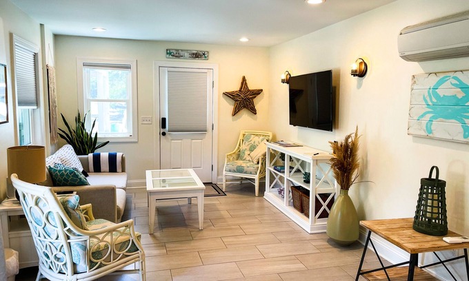 Kitty Hawk House | Nestled in live oaks trees, 3 min walk to sound, contemporary beachside cottage