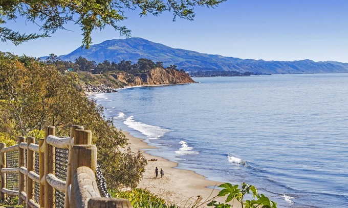 Toro Canyon House | Nestled in the Carpinteria foothills & only feet from the SB Polo & Racquet Club