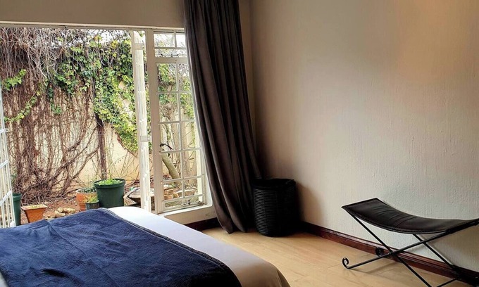Greater Johannesburg Metropolitan Area Condo | Nestled in Westdene Johannesburg. Close to great restaurants, bars and art.n