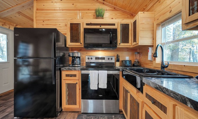 Jamestown Cabin | Nestling 2 Bedroom 1 Bath Cabin at Lake Cumberland #420