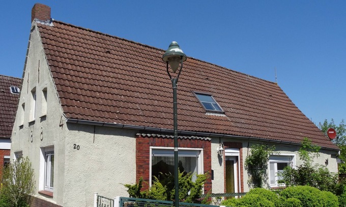 Rysum Apartment | Neu Inseriert! Ferienwohnung Warfthuus in dem Wunderschönen Warftendorf Rysum