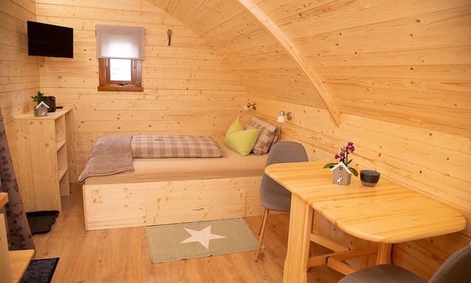 Wallersdorf Apartment | Neugebautes Tinyhouse mit eigener Terrasse und kostenfreier WLAN-Nutzung