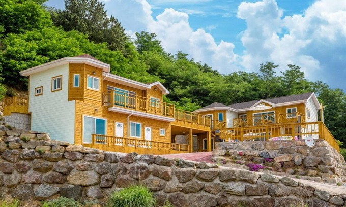 Yeongdeok House | Neulpureun Pension