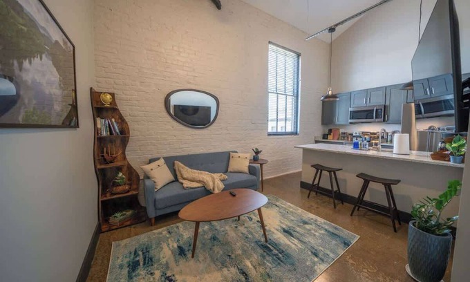 Buchanan Apartment | New 1 Bedroom Apartment: Brewery| River| Downtown