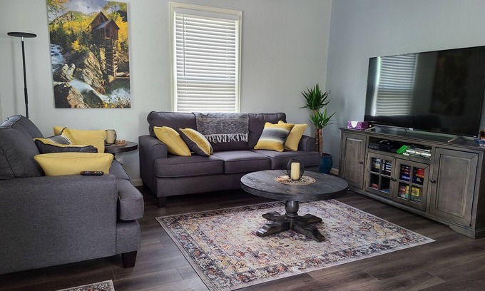 Grand Junction House | NEW 1 Block to Main St. Downtown - 3 bedroom, 2 bath