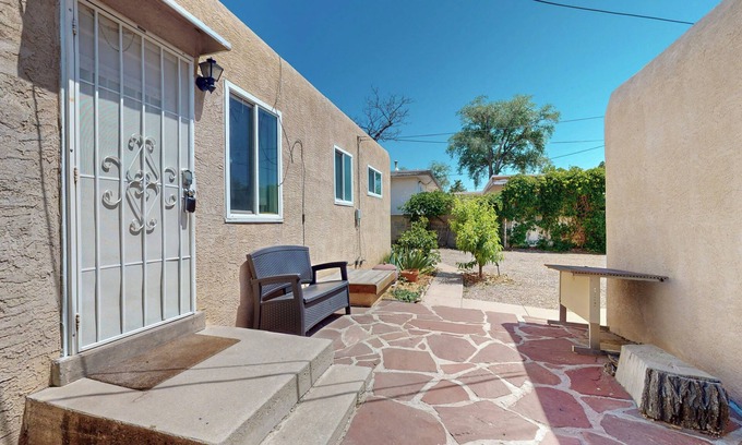 Pueblo Alto House | NEW- 2 Bed/1 Bath near UNM/VA/State Fair/Kirtland