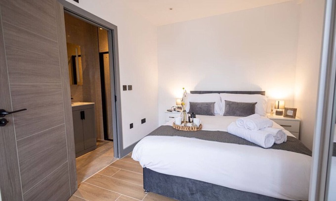 West Finchley Apartment | New 2-Bed, 2-Bath Central London Escape