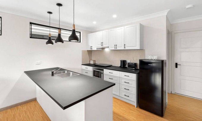 Mooroobool Apartment | NEW 2 BEDROOM APARTMENT IN INNER-CITY SUBURBn