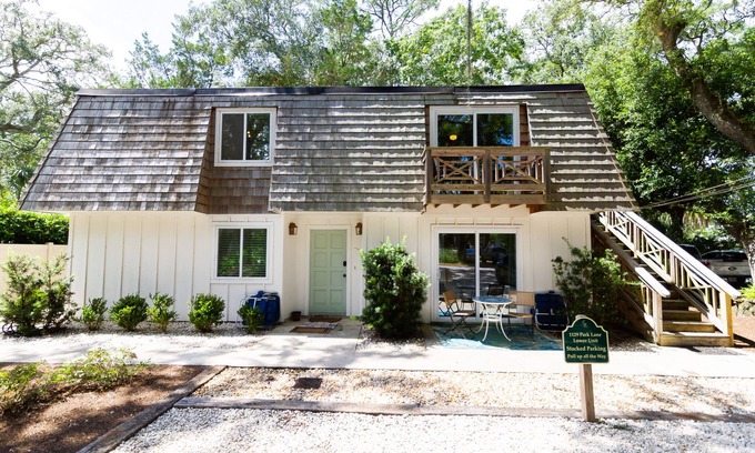 Saint Simons Island House | New 2 Bedroom Beach Cottage! One block to Beach! By CrabDaddy's and Crab Trap!