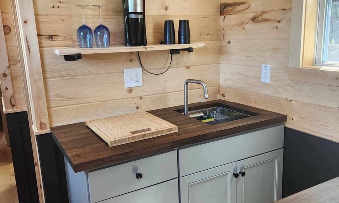 Errol Cabin | New 2 Bedroom Container cabin with direct trail access! Ride Errol (cabin 1)