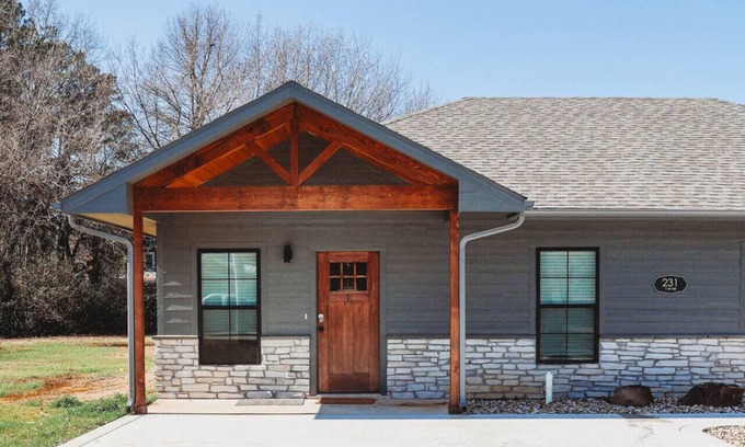 Paris House | New, 2 BR, 2B, 231 11th NE, #1