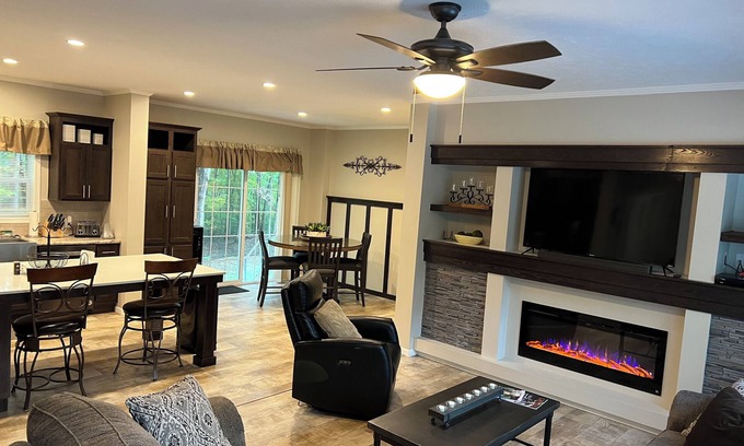 Heltonville House | New 3-bedroom/3-acre house near Lake Monroe, IU & Bloomington