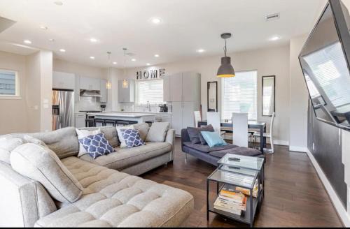 Northside Apartment | NEW, 3 Bedrooom Townhome In Downtown Houston Near Stadiums and Med Center