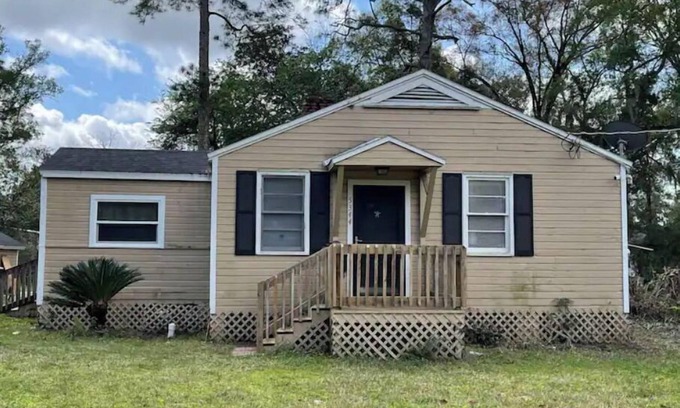 Lakeshore South House | New AGAIN May 9th - Cozy pet-friendly home sleeps 6