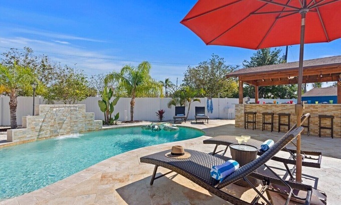 Palma Sola House | New! Amazing Heated Pool, 12 min to Beach & IMG