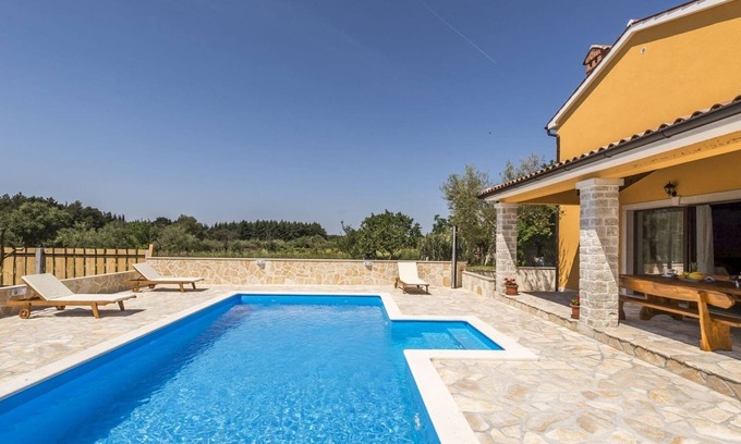 Municipality of Sveti Lovrec Cottage | New and very comfortable and nice decorated villa with pool for 8-10 people