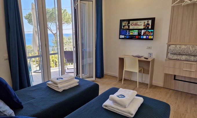 Marina del Cantone Apartment | New apartment 100 meters from the sea