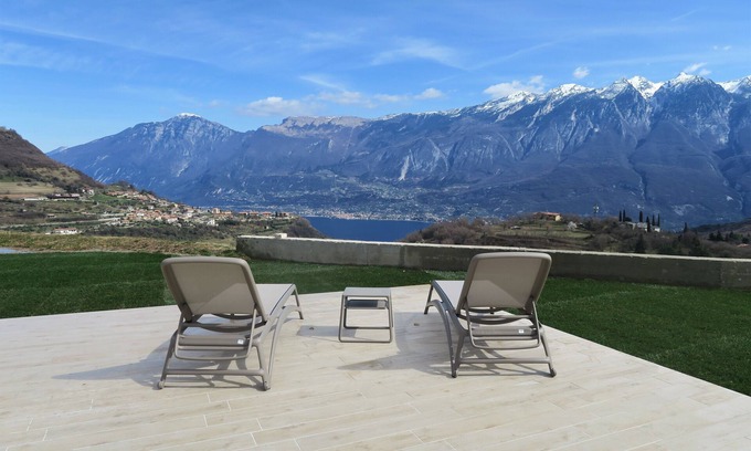Tignale Apartment | New apartment in small reality with large terrace overlooking Lake Garda/Monti