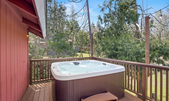 Oakhurst House | New! Arcade Games, Hot Tub, Fire Pit, BBQ, 3:2